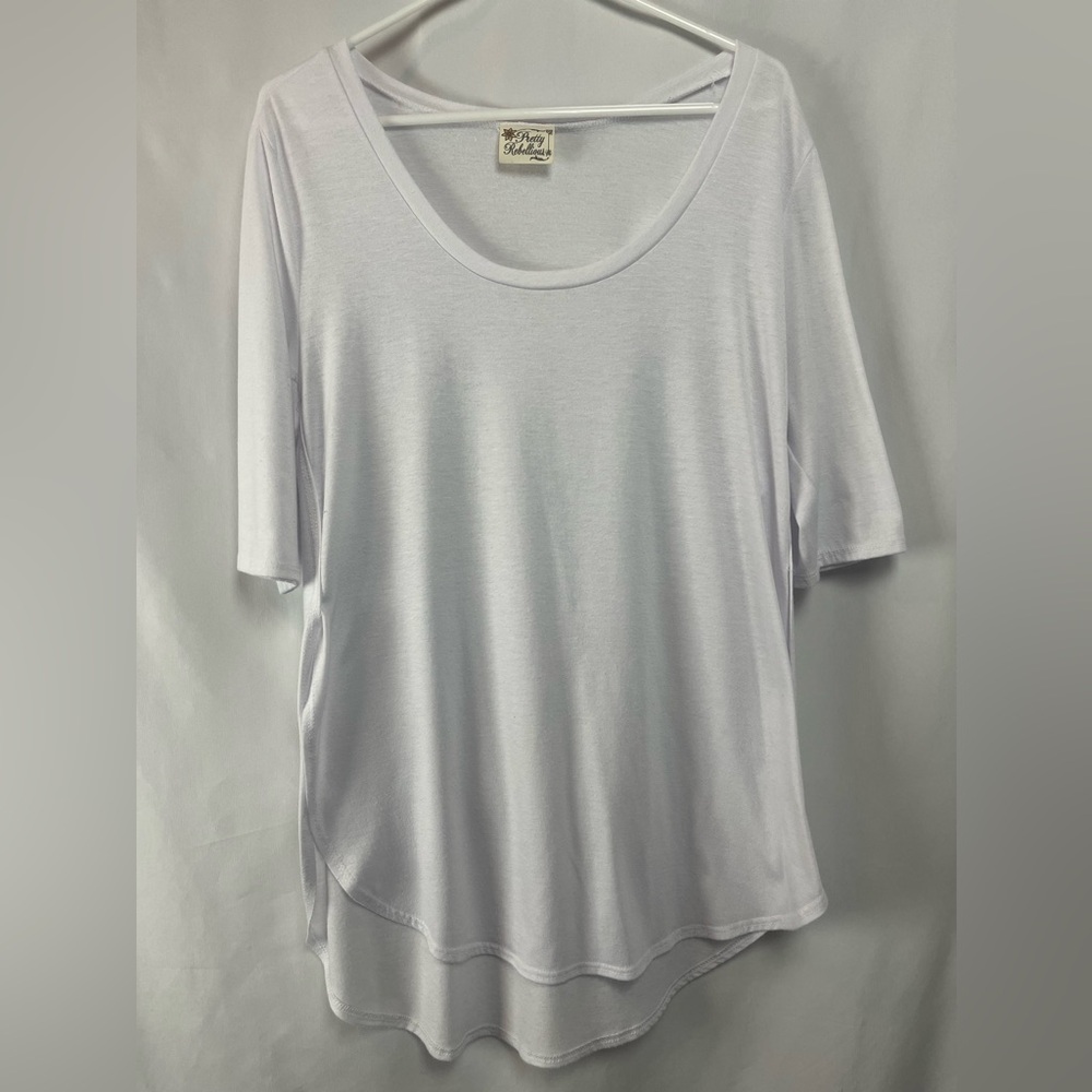 Pretty Rebellious White Top with High Side Slits. -Size Large